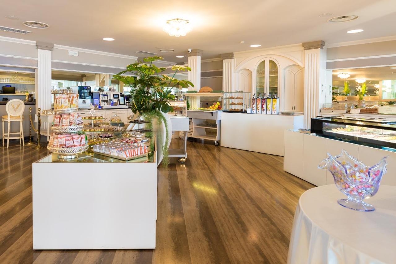 Hotel Aquila D'Oro Desenzano Десенцано дел Гарда Екстериор снимка