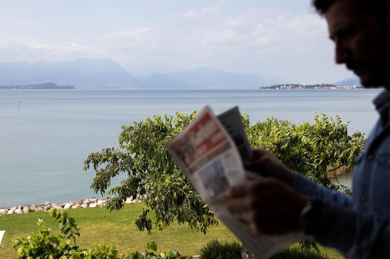 Hotel Aquila D'Oro Desenzano Десенцано дел Гарда Екстериор снимка