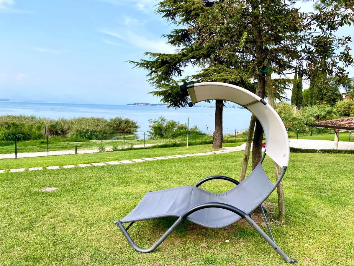 Hotel Aquila D'Oro Desenzano Десенцано дел Гарда Екстериор снимка