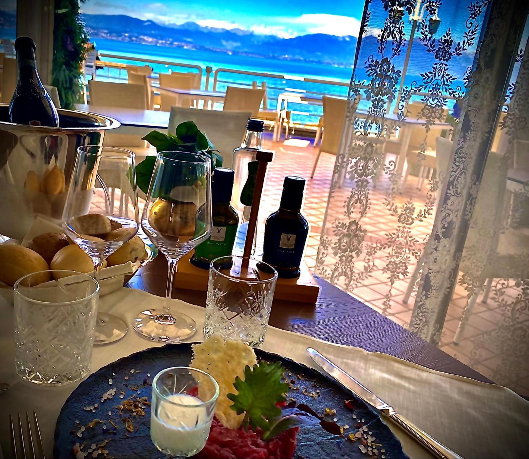 Hotel Aquila D'Oro Desenzano Десенцано дел Гарда Екстериор снимка