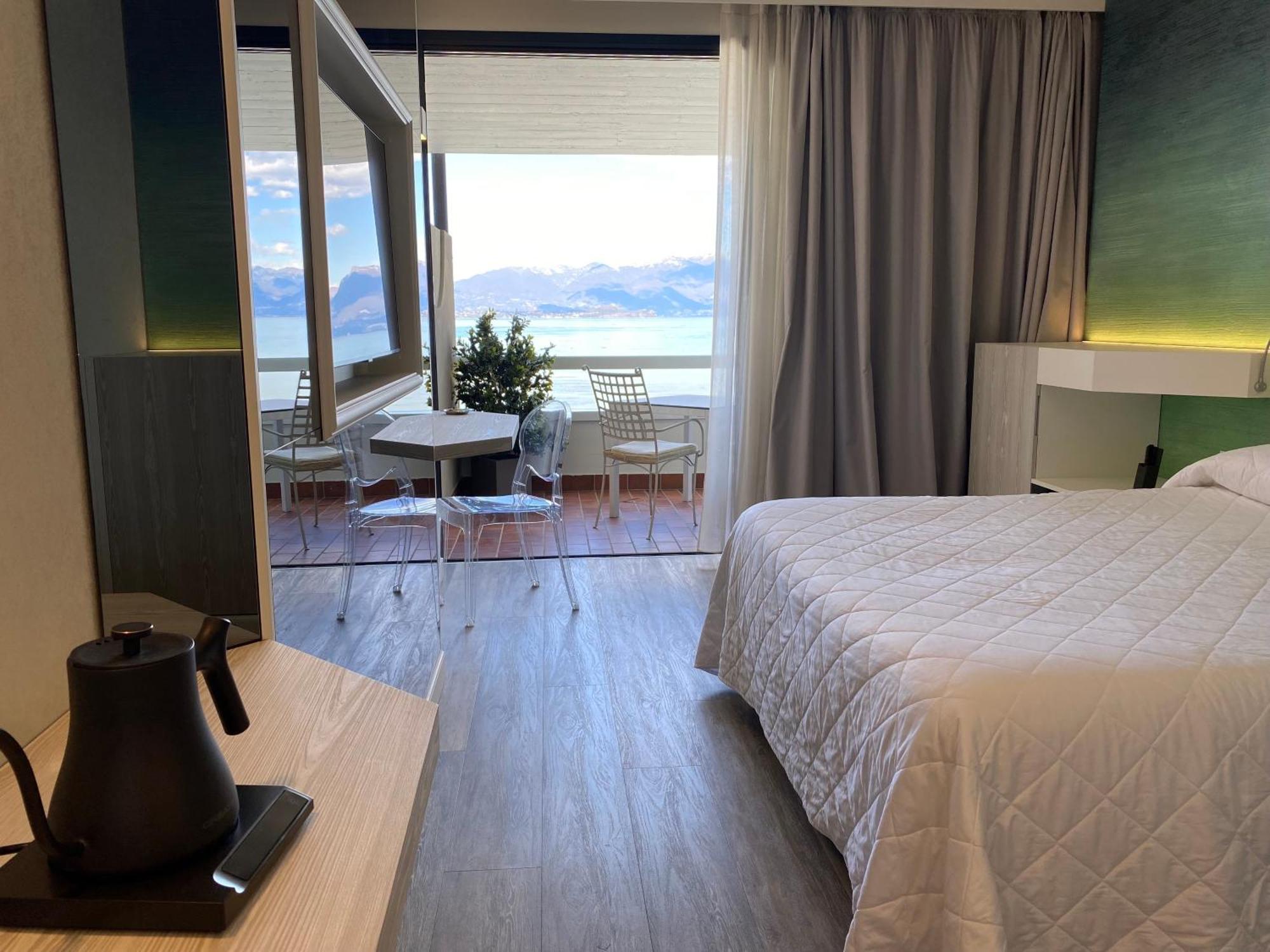Hotel Aquila D'Oro Desenzano Десенцано дел Гарда Екстериор снимка