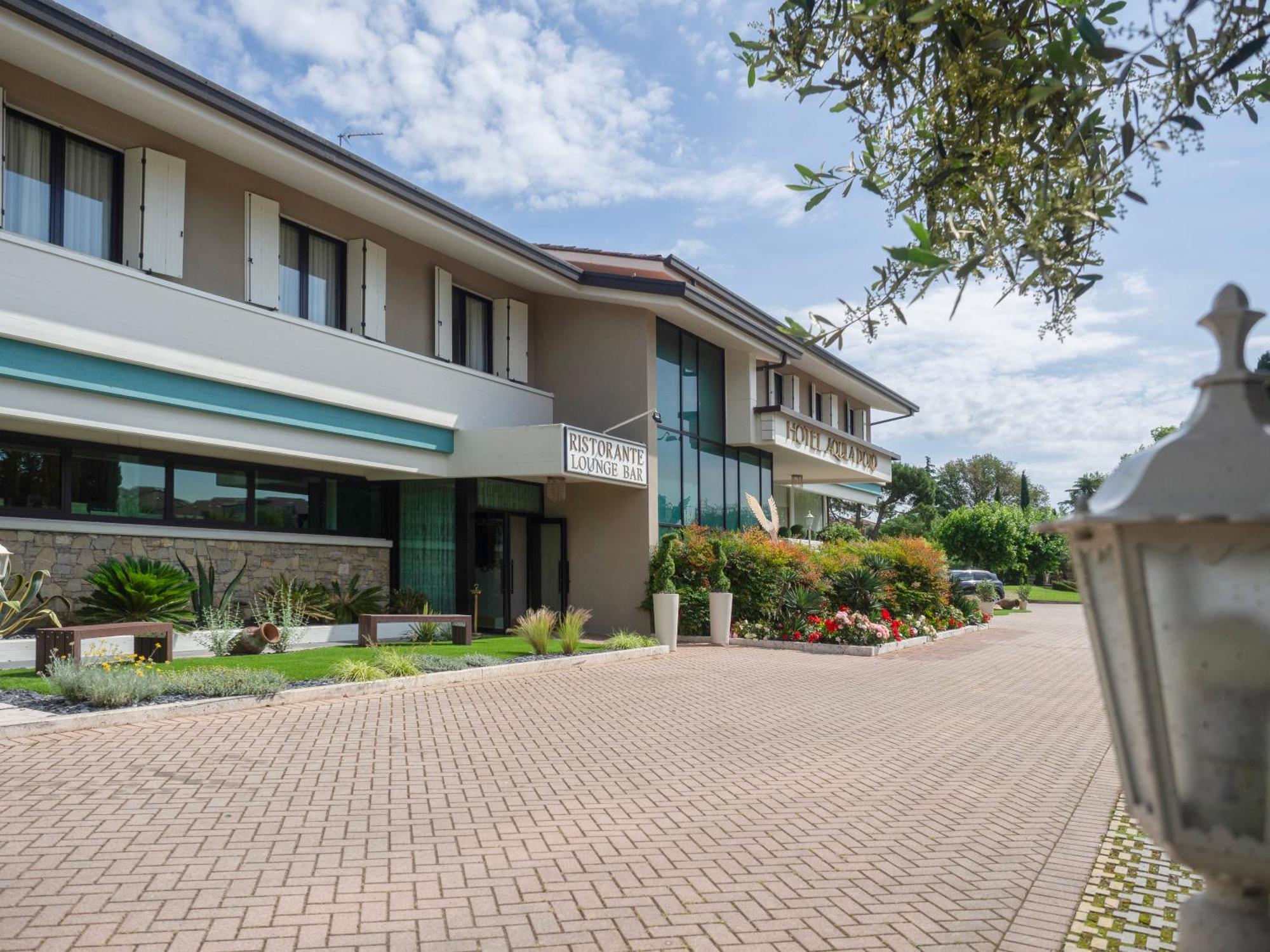 Hotel Aquila D'Oro Desenzano Десенцано дел Гарда Екстериор снимка