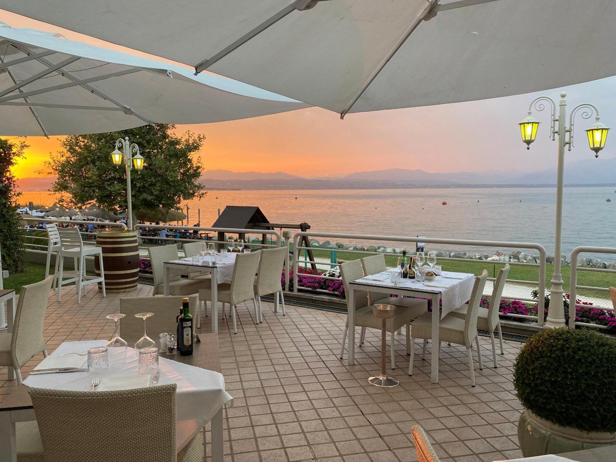 Hotel Aquila D'Oro Desenzano Десенцано дел Гарда Екстериор снимка