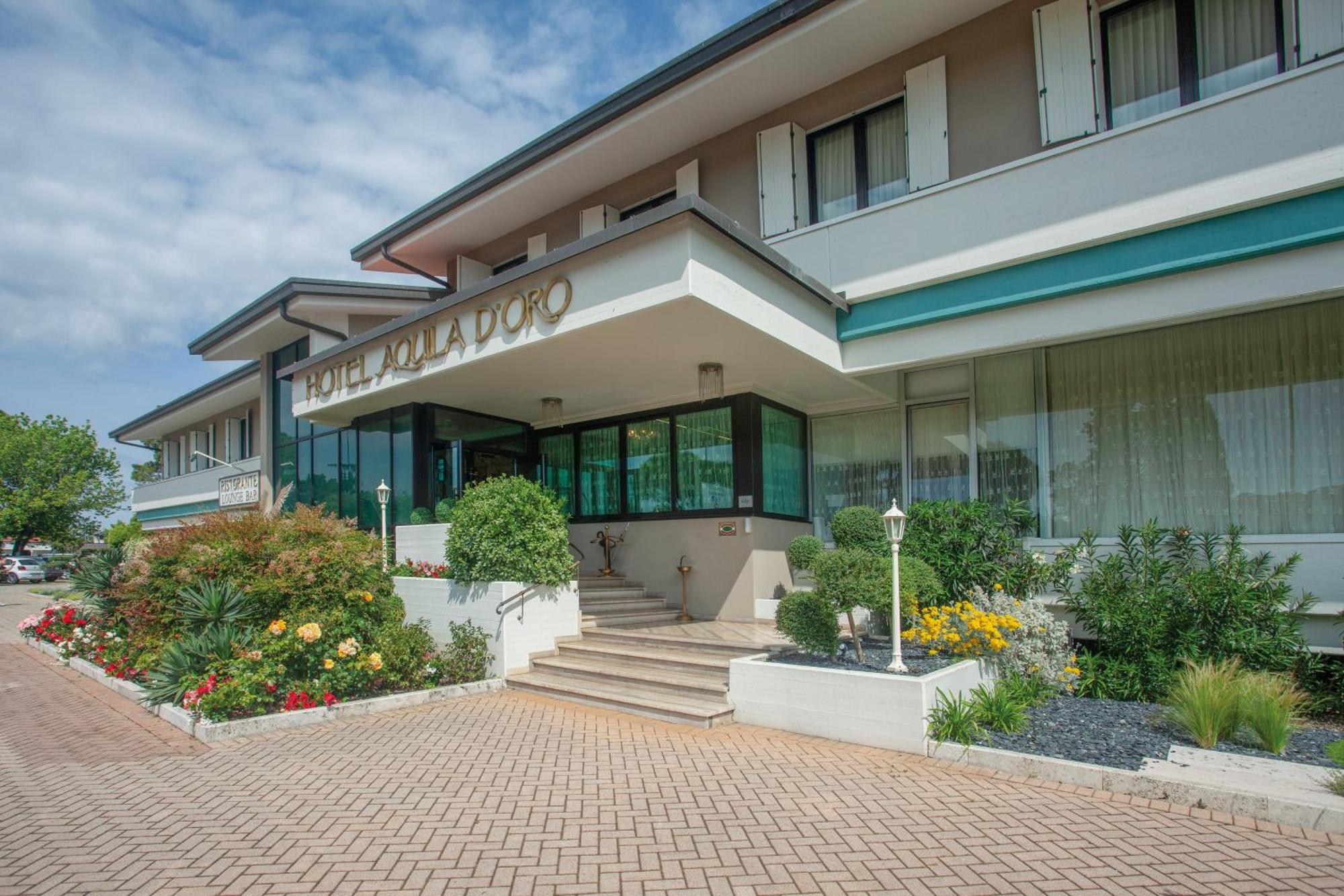 Hotel Aquila D'Oro Desenzano Десенцано дел Гарда Екстериор снимка