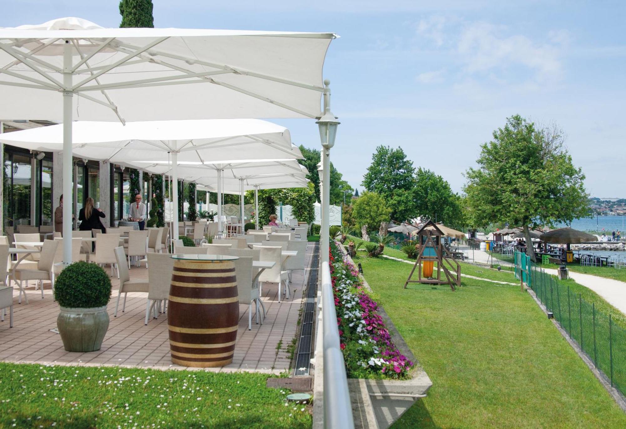 Hotel Aquila D'Oro Desenzano Десенцано дел Гарда Екстериор снимка