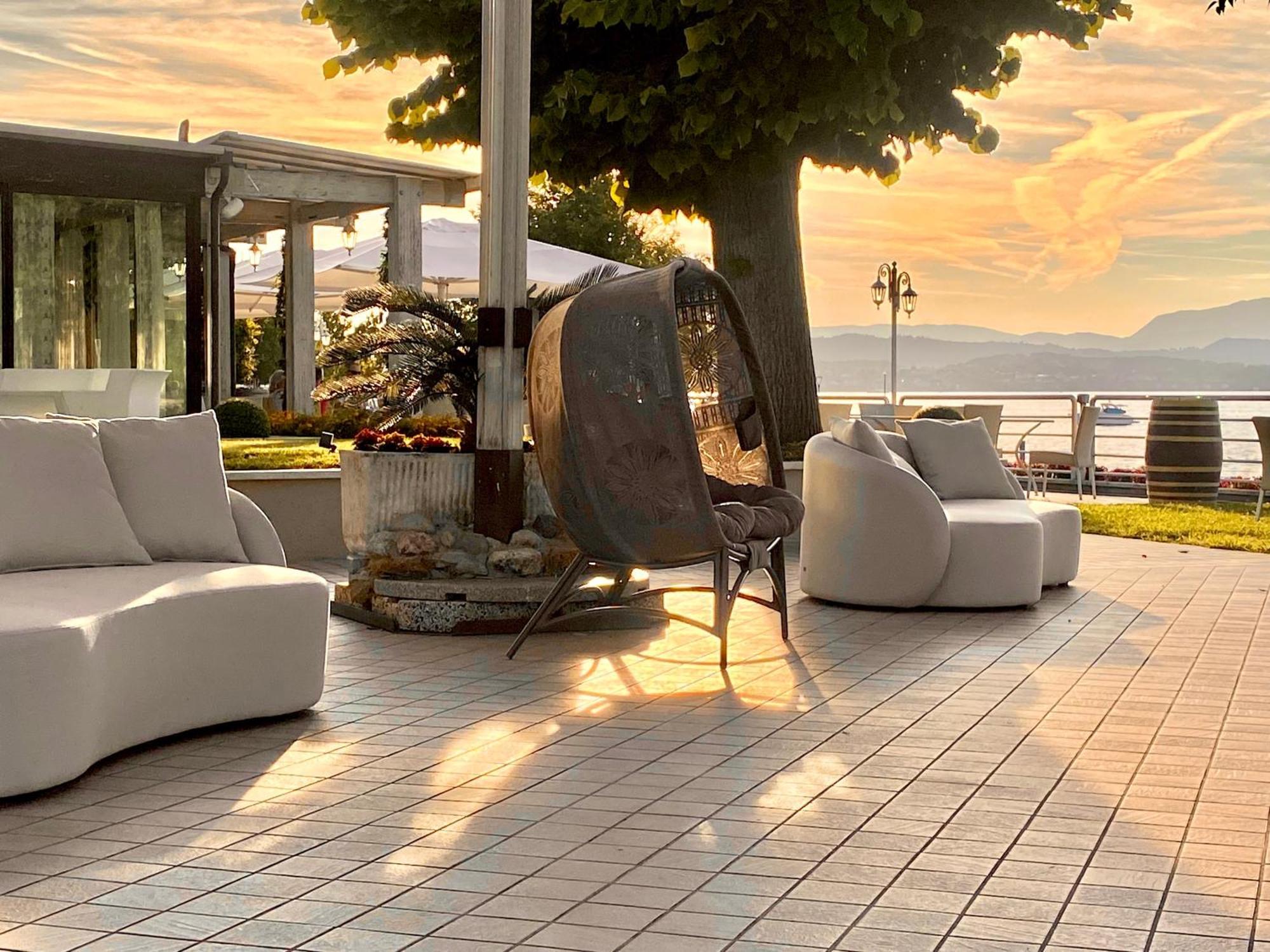 Hotel Aquila D'Oro Desenzano Десенцано дел Гарда Екстериор снимка