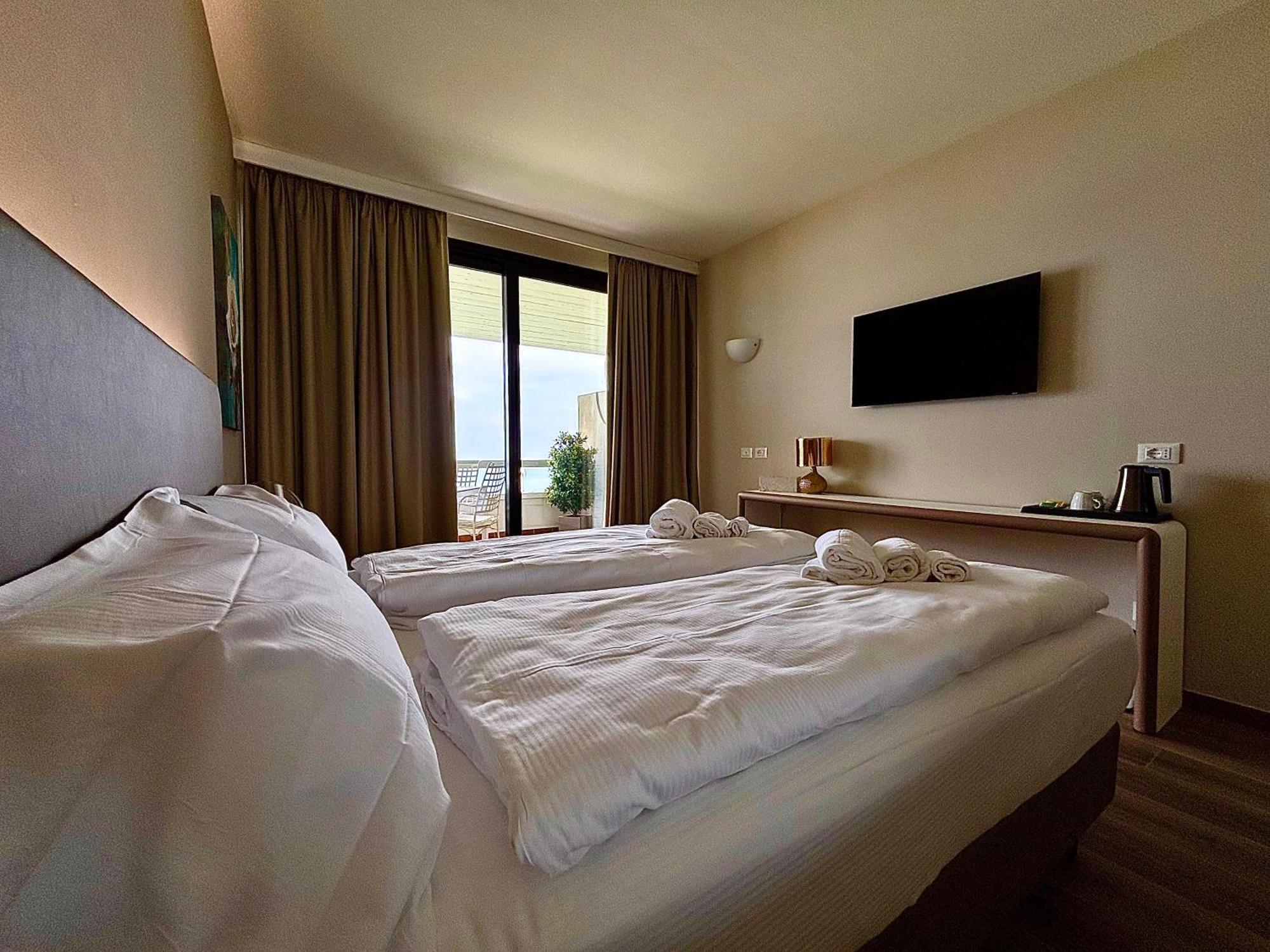 Hotel Aquila D'Oro Desenzano Десенцано дел Гарда Екстериор снимка
